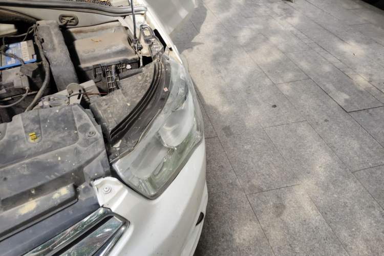 Used Citroen Elysee 2015 Zhishang Edition 1.6L Manual Fashion Model Engine Bay Left
