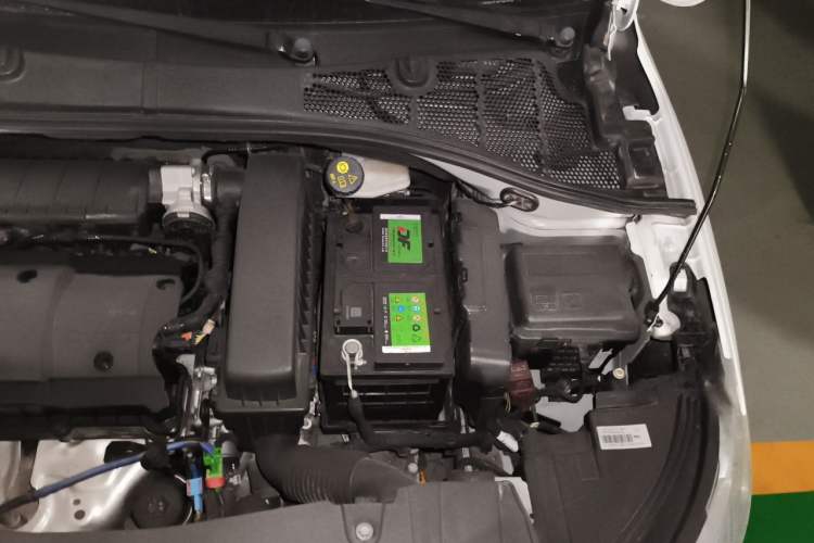 Used Citroen Elysee 2015 Qishang Edition 1.6L Automatic Fashion Model Engine Bay Left