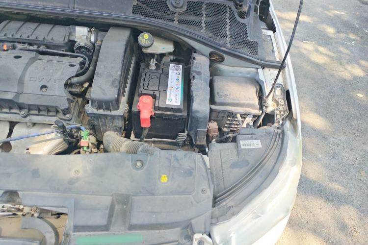 Used Citroen Elysee 2015 Zhishang Edition 1.6L Manual Fashion Model Engine Bay Left