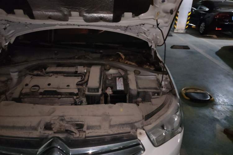 Used Citroen Elysee 2015 Zhishang Edition 1.6L Manual Fashion Model Engine Bay Left