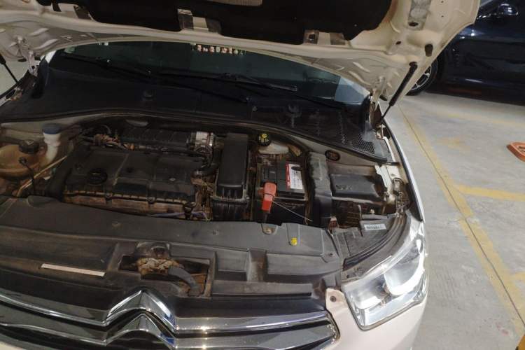 Used Citroen Elysee 2015 Qishang Edition 1.6L Automatic Fashion Model Engine Bay Left