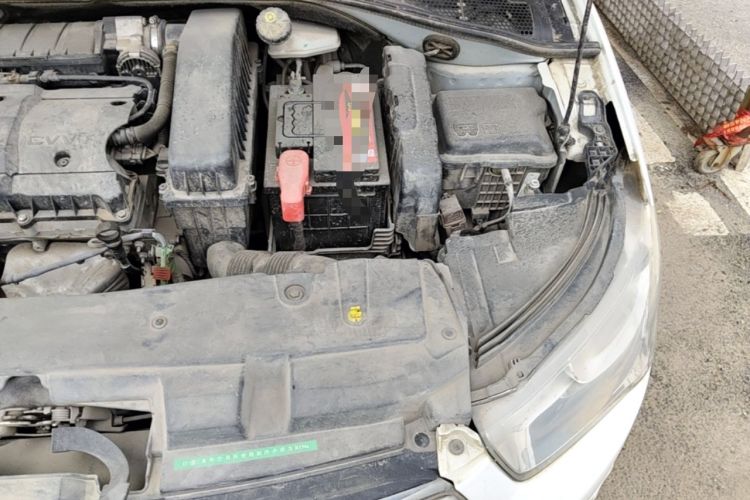 Used Citroen Elysee 2015 Zhishang Edition 1.6L Manual Fashion Model Engine Bay Left