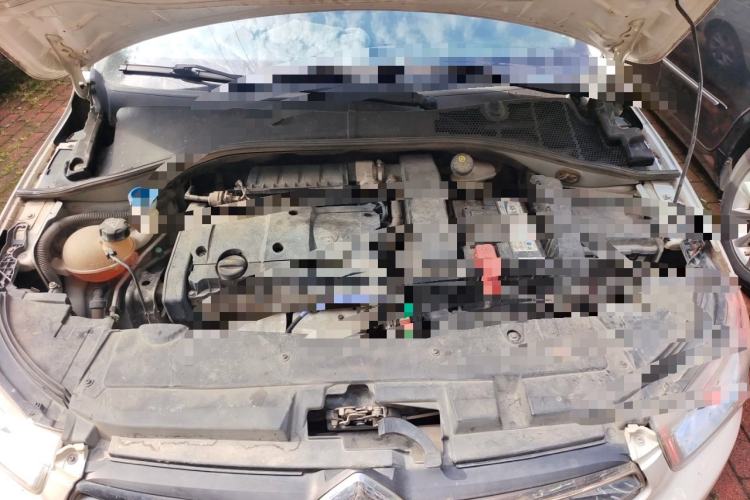 Used Citroen Elysee 2015 Zhishang Edition 1.6L Manual Fashion Model Engine Bay