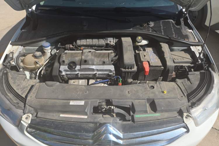 Used Citroen Elysee 2015 Zhishang Edition 1.6L Manual Fashion Model Engine Bay