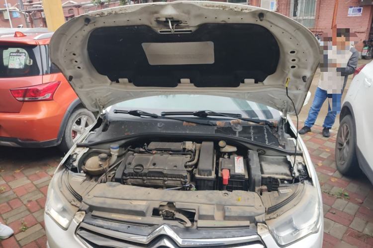 Used Citroen Elysee 2015 Zhishang Edition 1.6L Manual Fashion Model Engine Bay