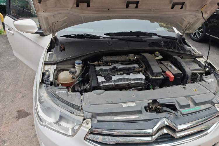 Used Citroen Elysee 2015 Zhishang Edition 1.6L Manual Fashion Model Engine Bay Right