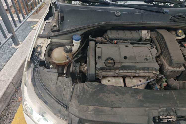 Used Citroen Elysee 2015 Zhishang Edition 1.6L Manual Fashion Model Engine Bay Right