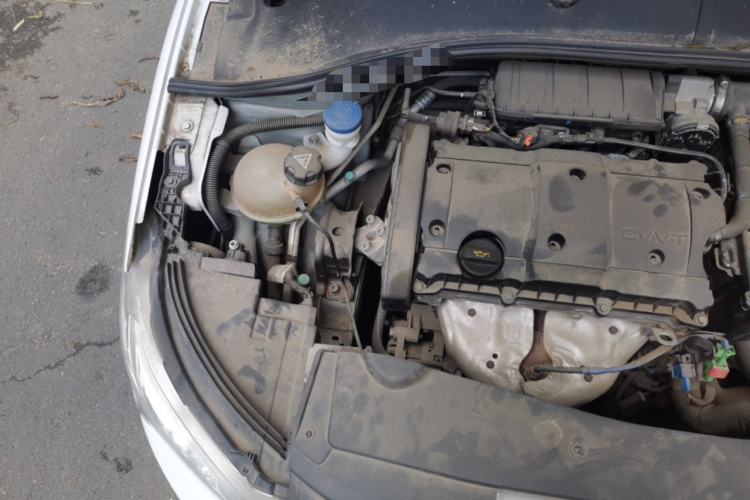 Used Citroen Elysee 2015 Zhishang Edition 1.6L Manual Fashion Model Engine Bay Right