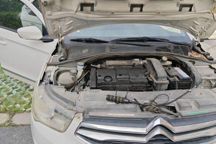 Used Citroen Elysee 2015 Zhishang Edition 1.6L Manual Fashion Model Engine Bay Right