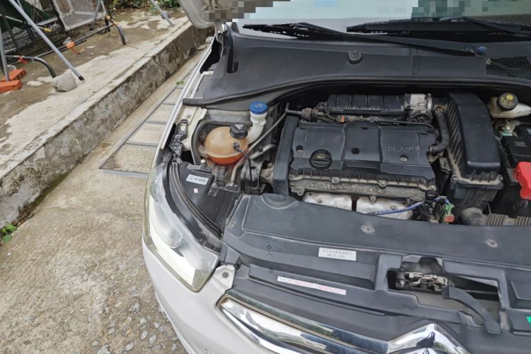 Used Citroen Elysee 2015 Zhishang Edition 1.6L Manual Fashion Model Engine Bay Right