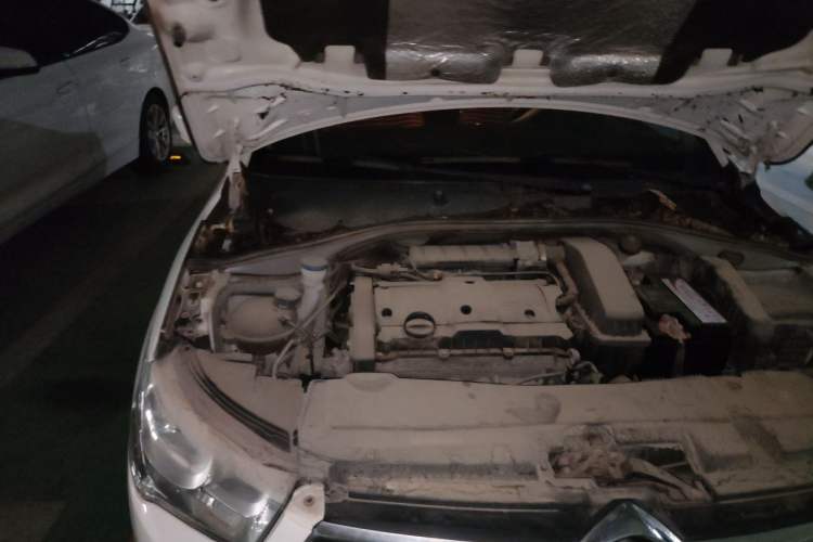 Used Citroen Elysee 2015 Zhishang Edition 1.6L Manual Fashion Model Engine Bay Right