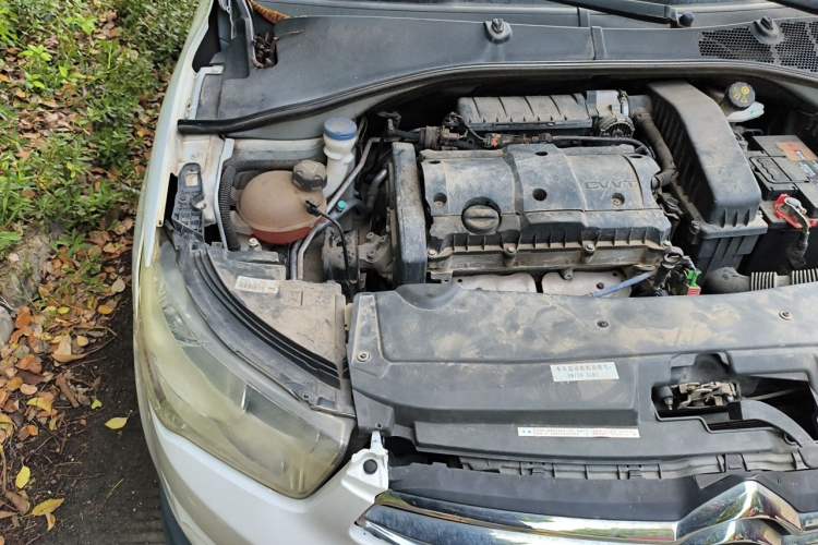 Used Citroen Elysee 2015 Zhishang Edition 1.6L Manual Fashion Model Engine Bay Right