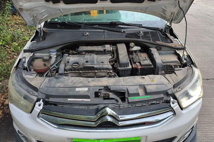 Used Citroen Elysee 2015 Zhishang Edition 1.6L Manual Fashion Model Engine Bay