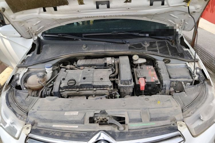 Used Citroen Elysee 2015 Zhishang Edition 1.6L Manual Fashion Model Engine Bay