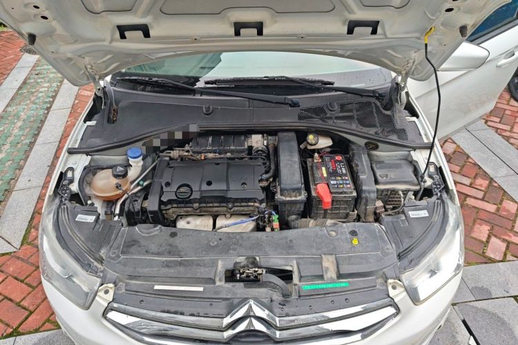 Used Citroen Elysee 2015 Zhishang Edition 1.6L Manual Fashion Model Engine Bay