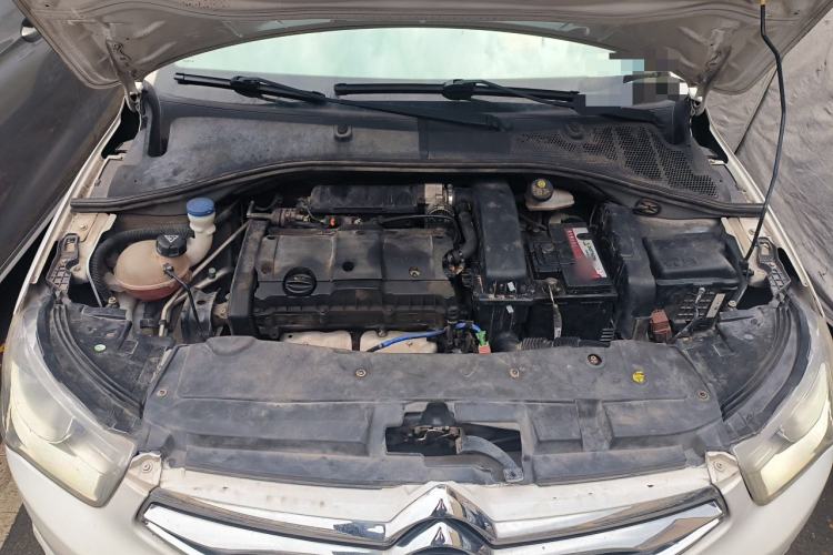 Used Citroen Elysee 2015 Zhishang Edition 1.6L Manual Fashion Model Engine Bay