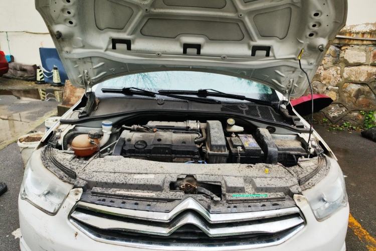 Used Citroen Elysee 2015 Zhishang Edition 1.6L Manual Fashion Model Engine Bay