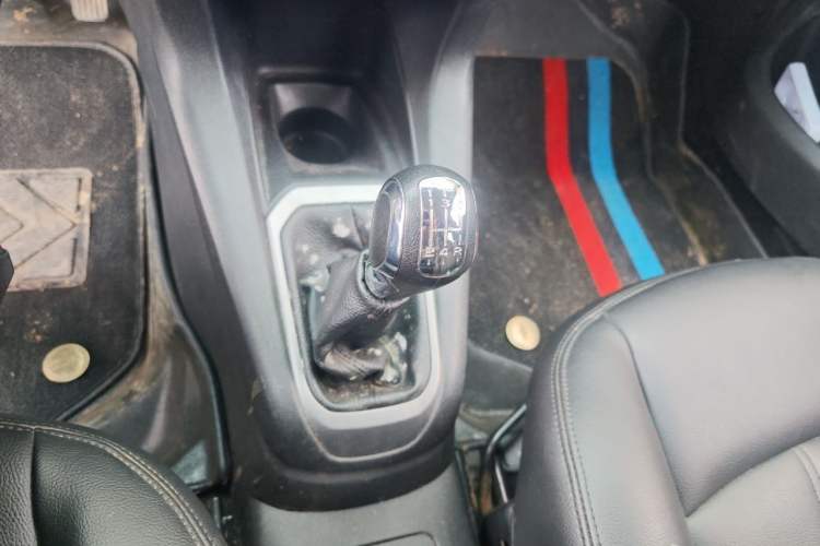 Used Citroen Elysee 2015 Zhishang Edition 1.6L Manual Fashion Model Gear Lever