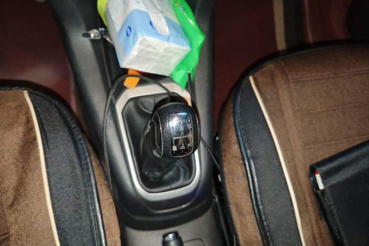 Used Citroen Elysee 2015 Zhishang Edition 1.6L Manual Fashion Model Gear Lever