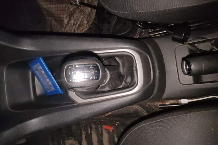 Used Citroen Elysee 2015 Zhishang Edition 1.6L Manual Fashion Model Gear Lever