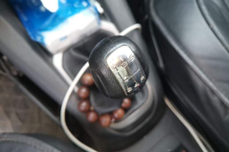 Used Citroen Elysee 2015 Zhishang Edition 1.6L Manual Fashion Model Gear Lever