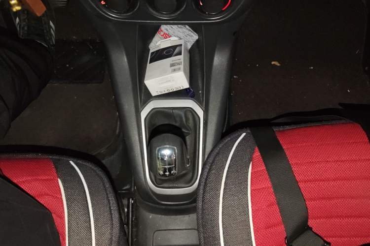 Used Citroen Elysee 2015 Zhishang Edition 1.6L Manual Fashion Model Gear Lever