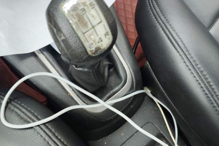 Used Citroen Elysee 2015 Zhishang Edition 1.6L Manual Fashion Model Gear Lever