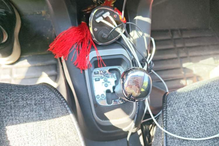 Used Citroen Elysee 2015 Qishang Edition 1.6L Automatic Fashion Model Gear Lever