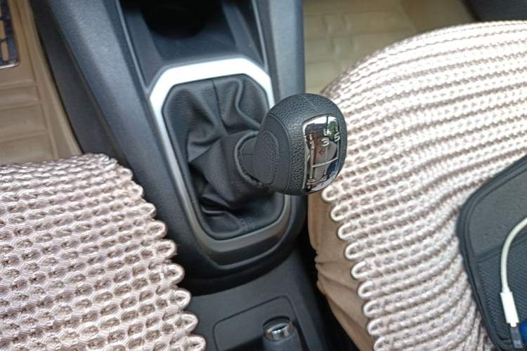 Used Citroen Elysee 2015 ZhiShang Edition 1.6L Manual Comfort Model Gear Lever