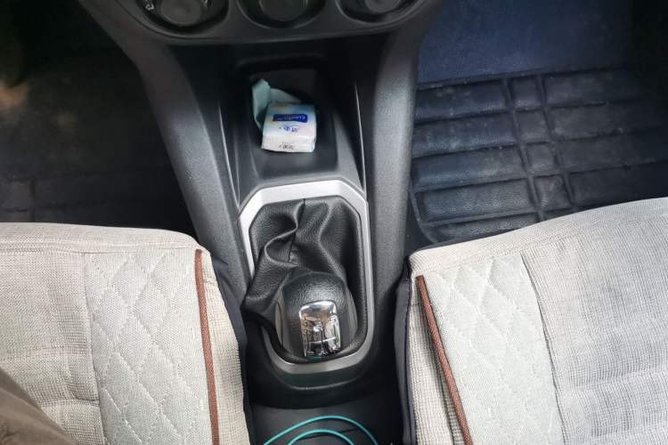 Used Citroen Elysee 2015 Zhishang Edition 1.6L Manual Fashion Model Gear Lever