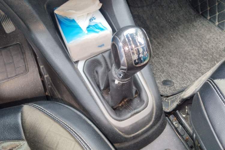 Used Citroen Elysee 2015 Zhishang Edition 1.6L Manual Fashion Model Gear Lever