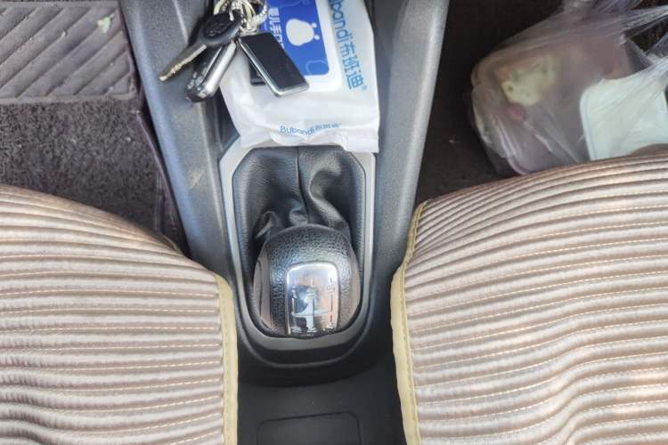 Used Citroen Elysee 2015 Zhishang Edition 1.6L Manual Fashion Model Gear Lever