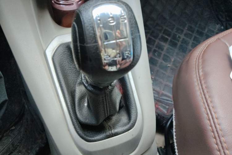 Used Citroen Elysee 2015 Zhishang Edition 1.6L Manual Fashion Model Gear Lever