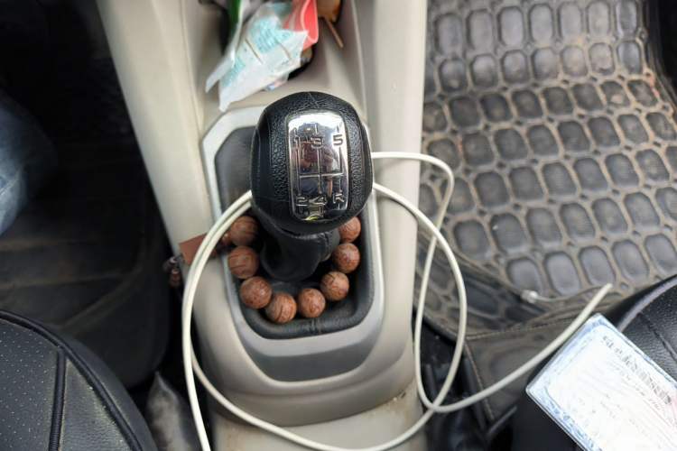Used Citroen Elysee 2015 Zhishang Edition 1.6L Manual Fashion Model Gear Lever