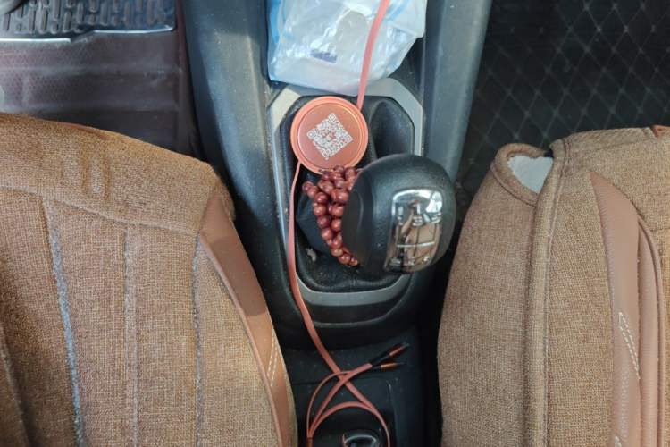 Used Citroen Elysee 2015 Zhishang Edition 1.6L Manual Fashion Model Gear Lever