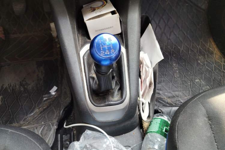 Used Citroen Elysee 2015 Zhishang Edition 1.6L Manual Fashion Model Gear Lever