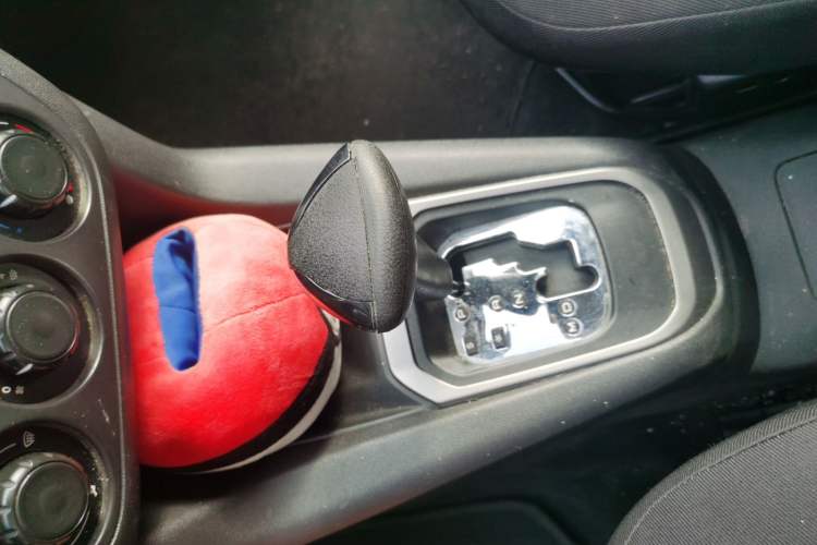 Used Citroen Elysee 2015 Qishang Edition 1.6L Automatic Fashion Model Gear Lever