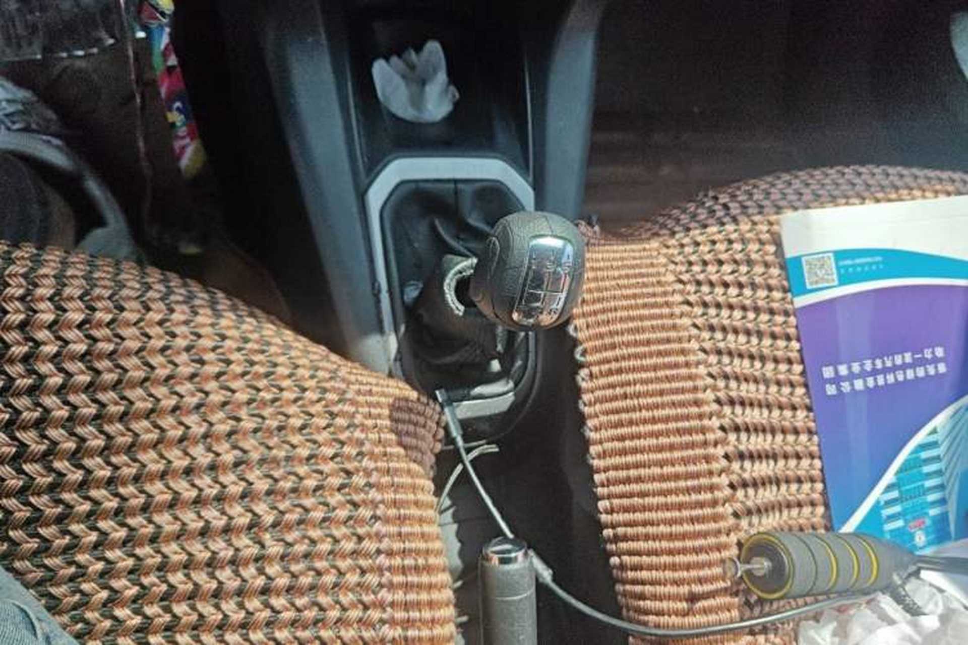 Used Citroen Elysee 2015 Zhishang Edition 1.6L Manual Fashion Model Gear Lever