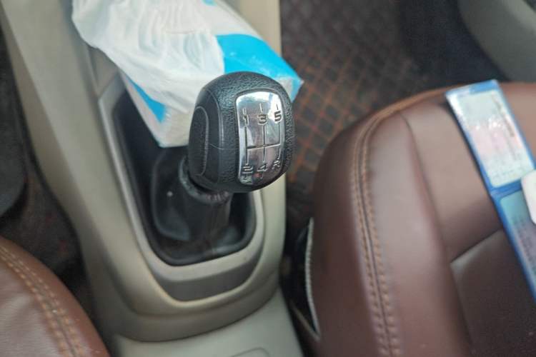 Used Citroen Elysee 2015 Zhishang Edition 1.6L Manual Fashion Model Gear Lever