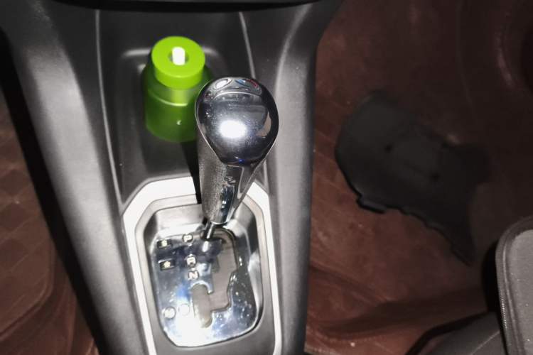 Used Citroen Elysee 2015 Qishang Edition 1.6L Automatic Fashion Model Gear Lever