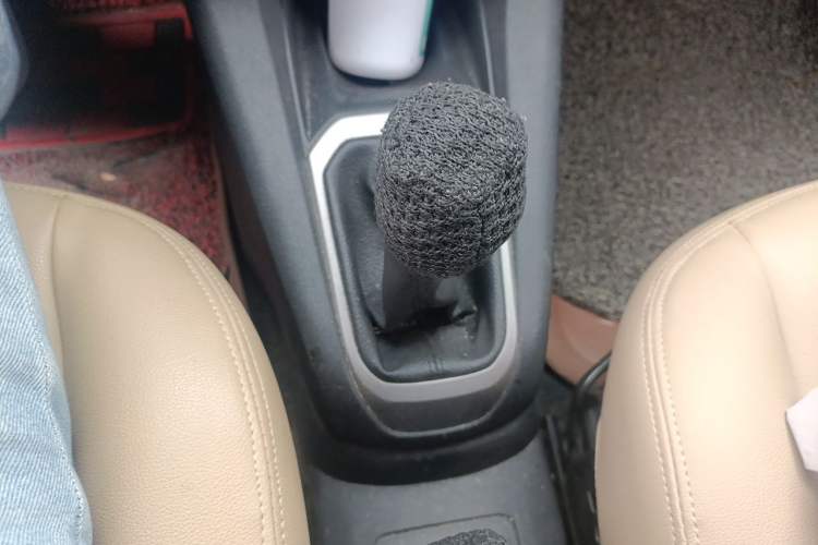 Used Citroen Elysee 2015 Zhishang Edition 1.6L Manual Fashion Model Gear Lever