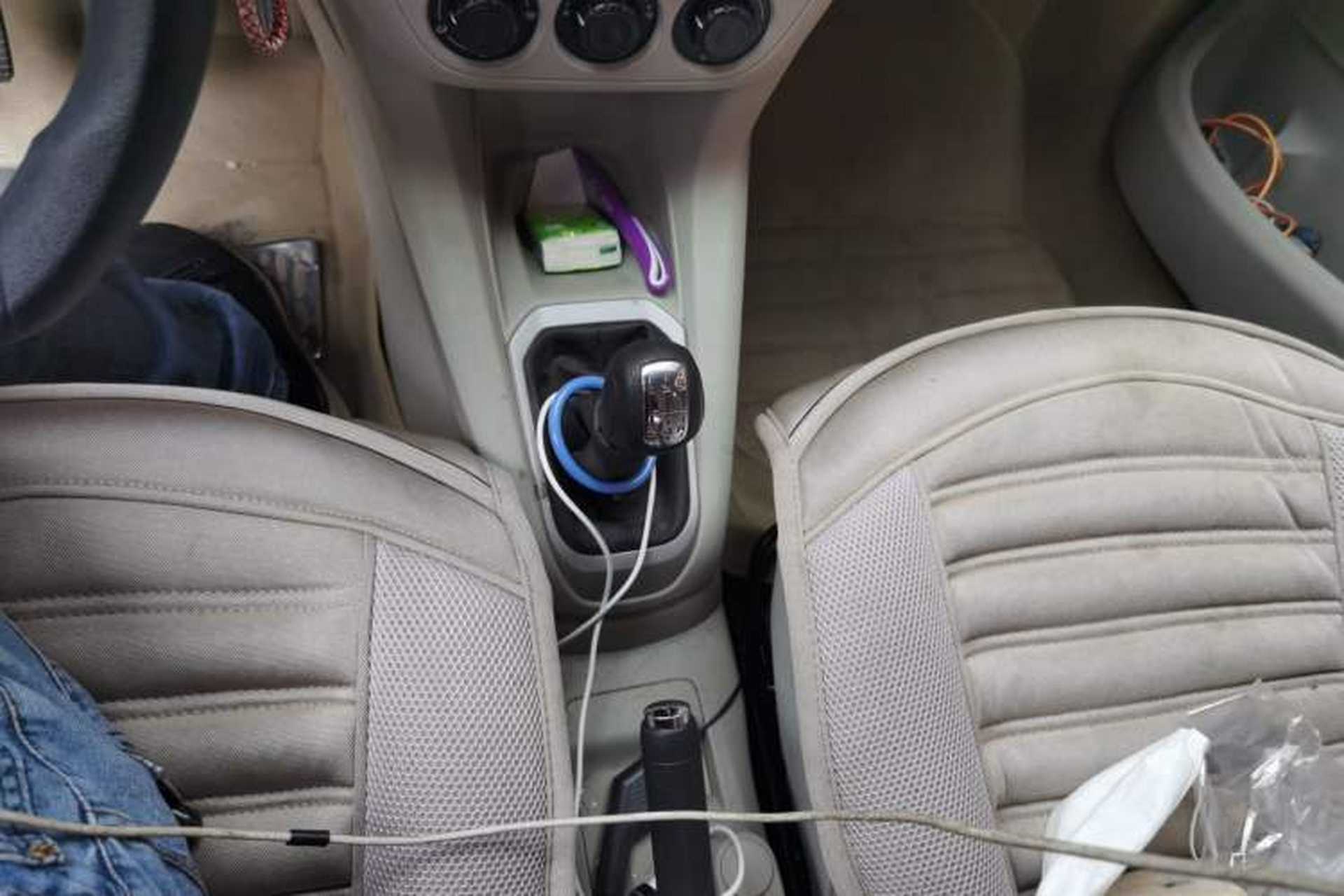 Used Citroen Elysee 2015 Zhishang Edition 1.6L Manual Fashion Model Gear Lever