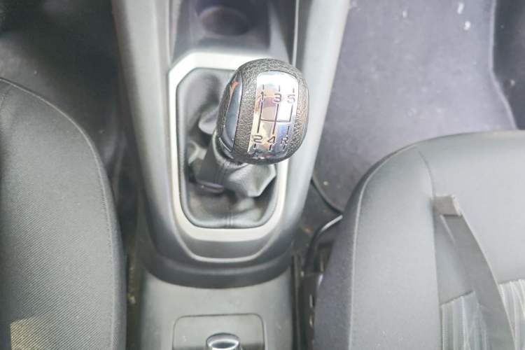 Used Citroen Elysee 2015 Zhishang Edition 1.6L Manual Fashion Model Gear Lever