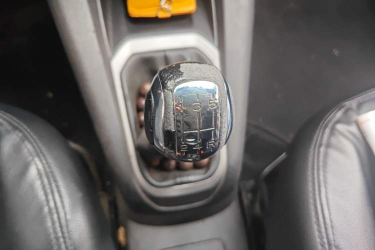 Used Citroen Elysee 2015 Zhishang Edition 1.6L Manual Fashion Model Gear Lever