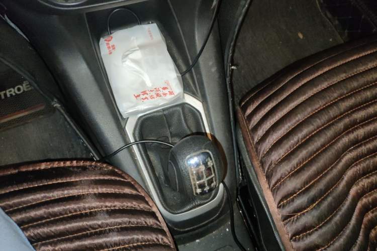 Used Citroen Elysee 2015 Zhishang Edition 1.6L Manual Fashion Model Gear Lever