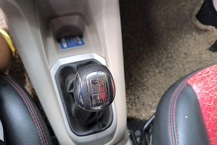 Used Citroen Elysee 2015 Zhishang Edition 1.6L Manual Fashion Model Gear Lever
