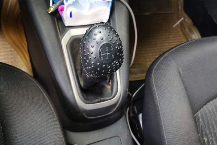 Used Citroen Elysee 2015 Zhishang Edition 1.6L Manual Fashion Model Gear Lever