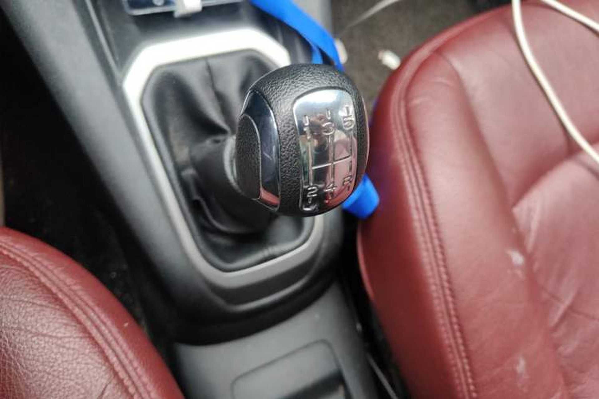Used Citroen Elysee 2015 Zhishang Edition 1.6L Manual Fashion Model Gear Lever