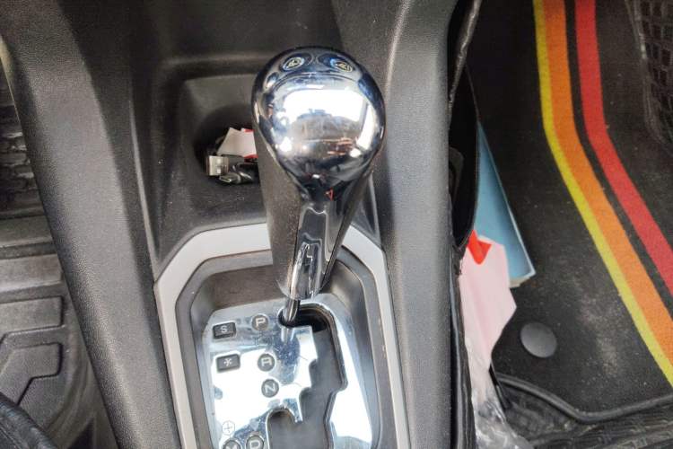 Used Citroen Elysee 2015 ZhiShang Edition 1.6L Automatic Comfort Version Gear Lever
