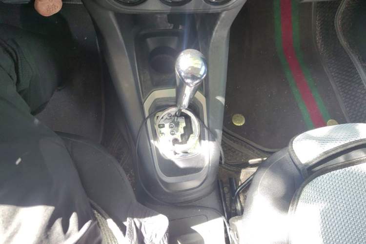 Used Citroen Elysee 2015 Qishang Edition 1.6L Automatic Fashion Model Gear Lever